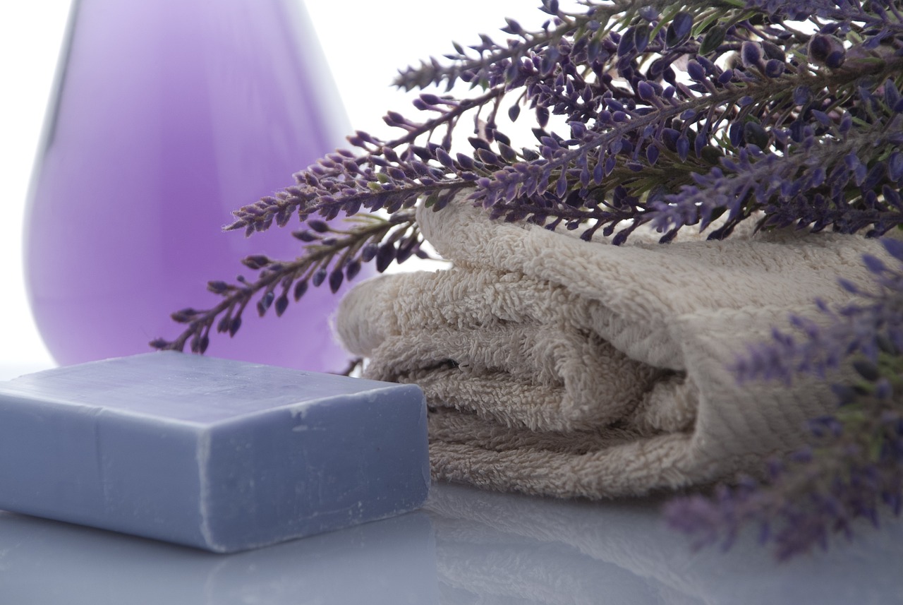 lavender, soap, towels-3066531.jpg